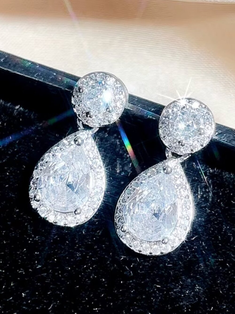 NEW 18k White Gold Diamond Earrings Round Cut Teardrop Cut Diamond Earrings